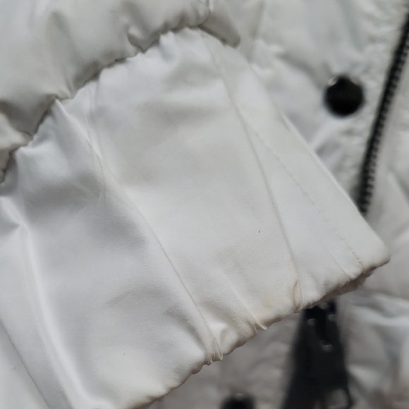 Burberry White Cropped Down Puffer Jacket Size XS - Picture 5 of 11